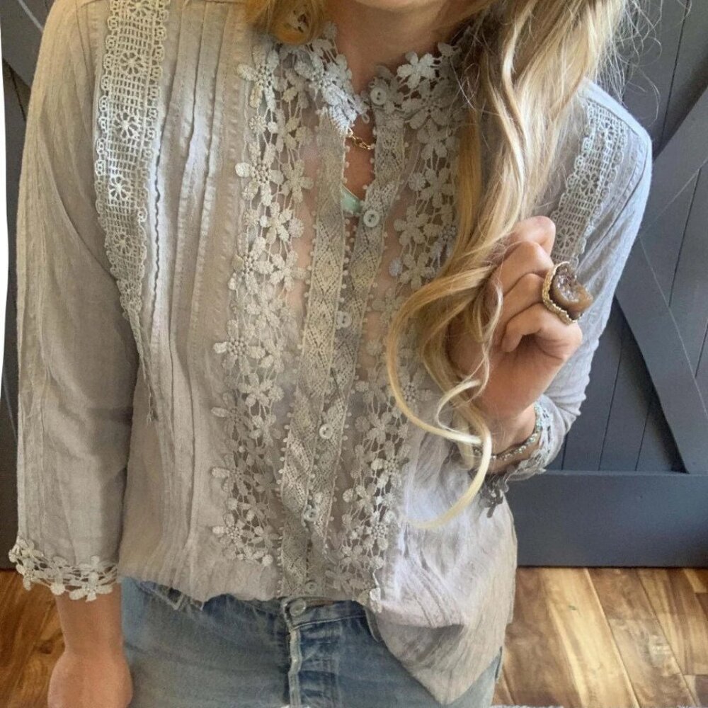 3/4 Sleeve Grey Button Front Floral Romantic Blouse - Women's Top ~ 5 Sizes
